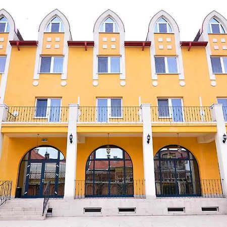 Hotel Maxim Oradea Exterior photo