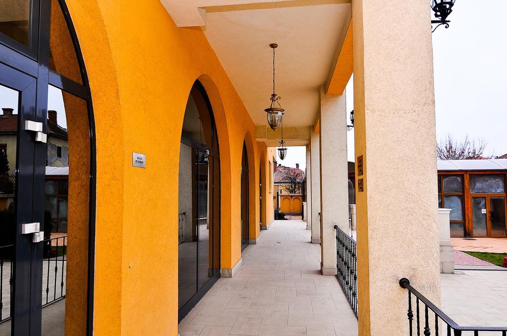 Hotel Maxim Oradea Exterior photo