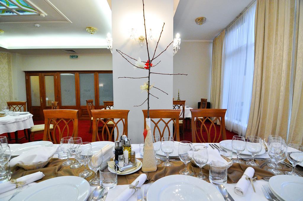 Hotel Maxim Oradea Exterior photo