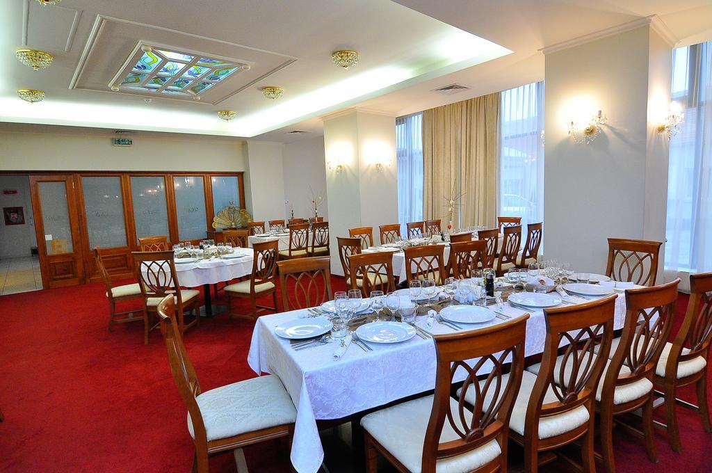 Hotel Maxim Oradea Exterior photo