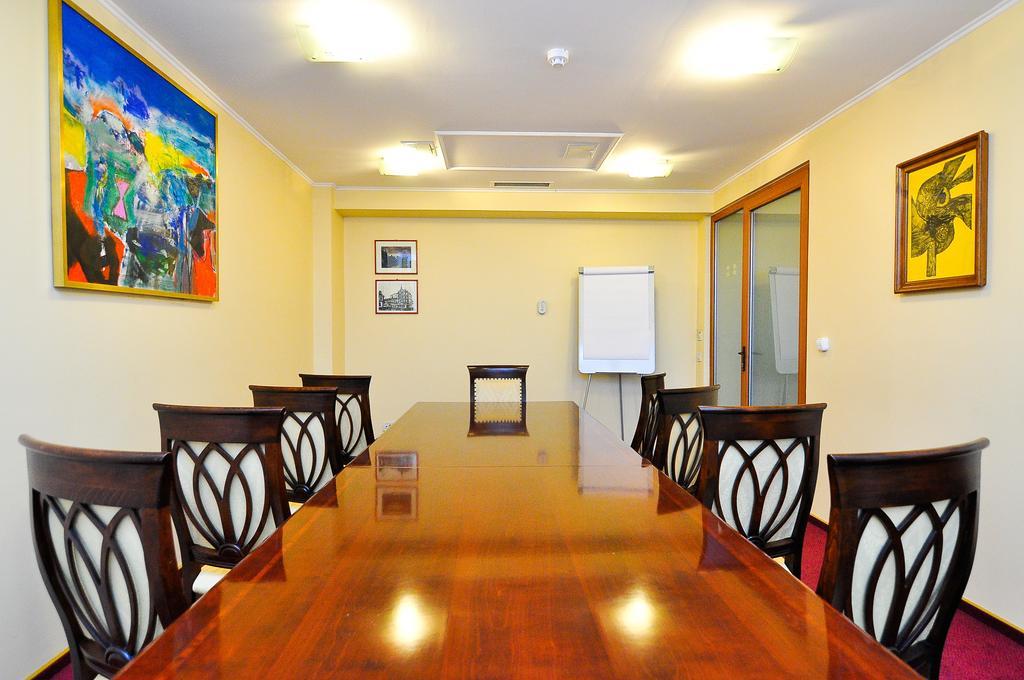 Hotel Maxim Oradea Exterior photo
